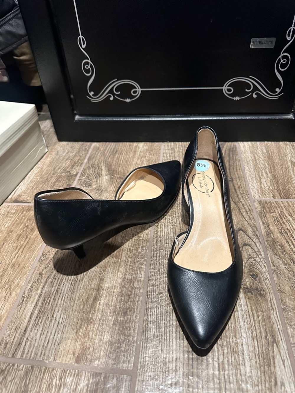 Life Stride Black Pointed-Toe Low Heel Pumps